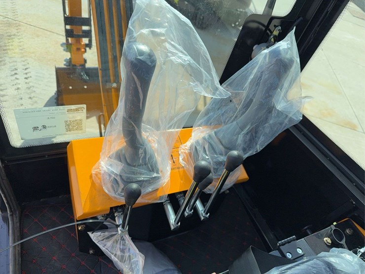 2025-miva-va13c-mini-excavator-image-13