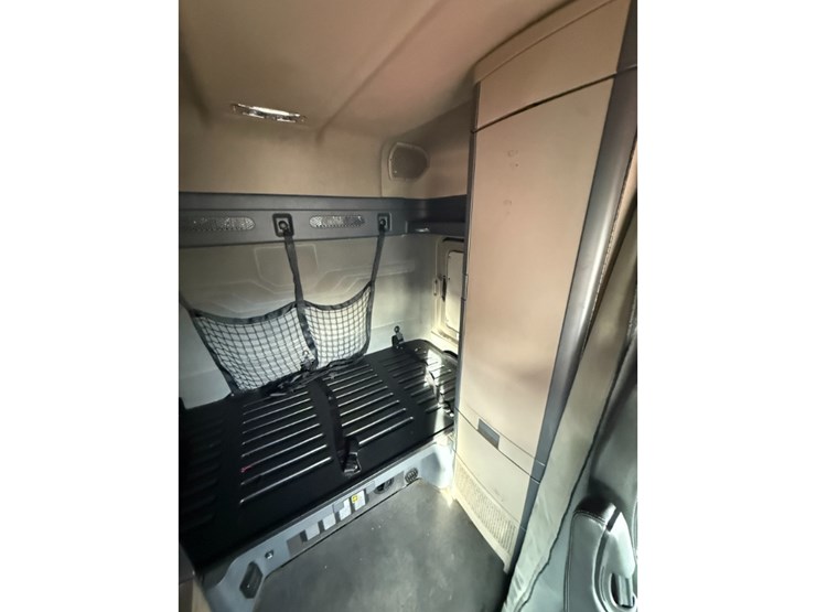 2019-freightliner-cascadia-125-image-26