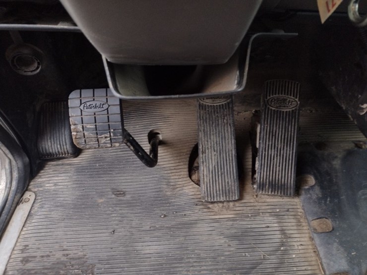 peterbilt-337-image-11