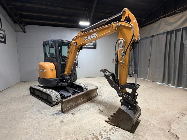 2022-case-cx37c-image-7
