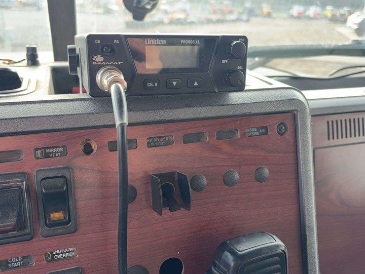 1999-mack-cl713-image-39