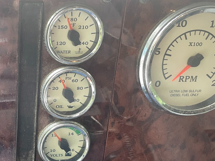 #210-•-2009-international-eagle-semi-tractor-(fall-creek,-wi)-(has-wi-title)-image-35