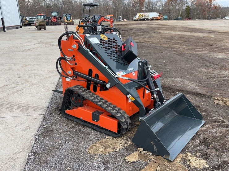 landhero-mini-stand-on-skid-loader-image-2