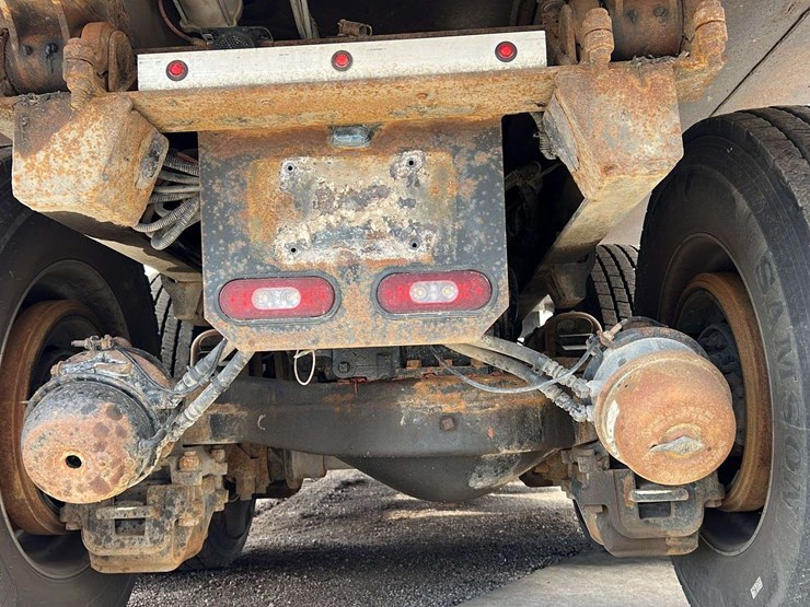 2018-mack-gu-granite-6-axle-dump-truck-image-23