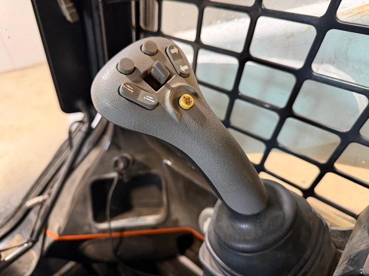 2014-bobcat-t650-image-28