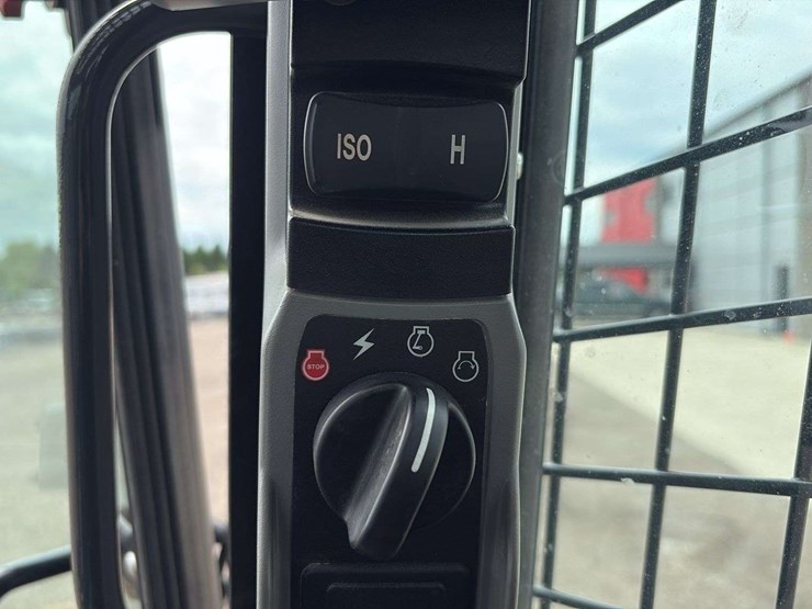 2022-new-holland-c362-image-56