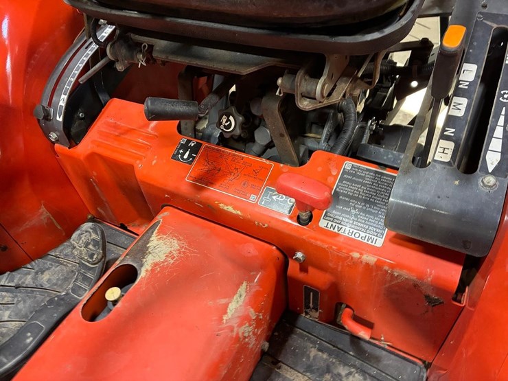 2022-kubota-l3902hst-image-32
