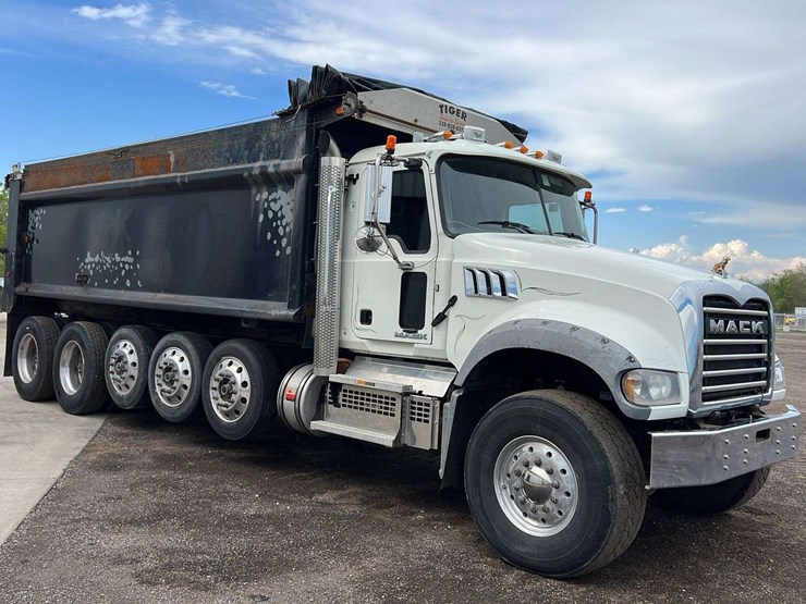 2018-mack-gu-granite-6-axle-dump-truck-image-2