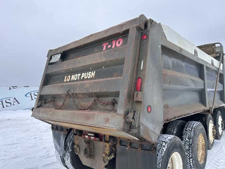 #1042-•-2000-volvo-quad-axle-dump-truck-image-27