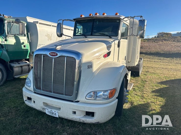 2010-peterbilt-386-image-3