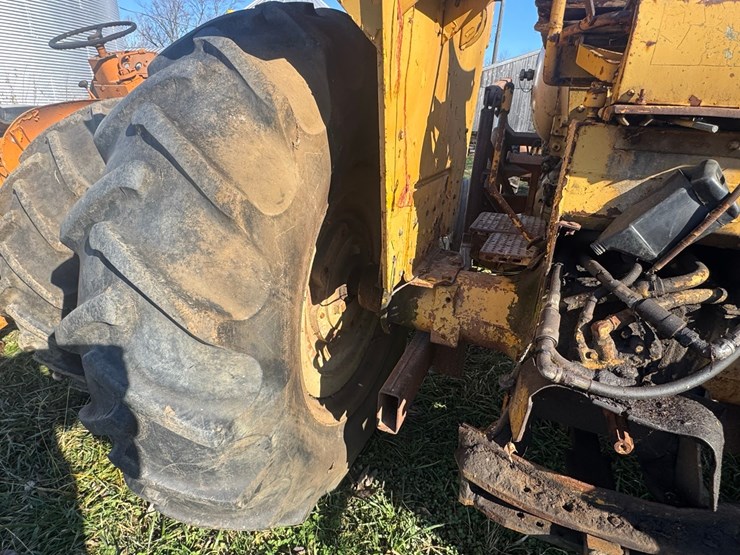 minneapolis-moline-m670-image-32