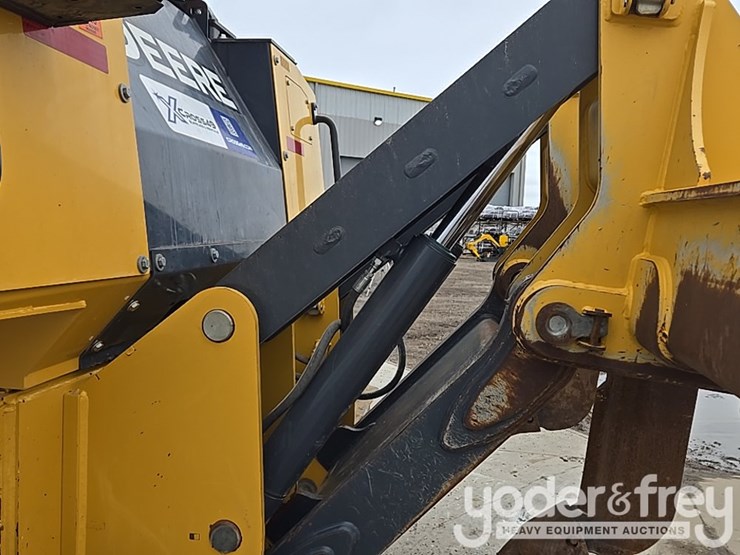 2019-deere-850l-lgp-image-51