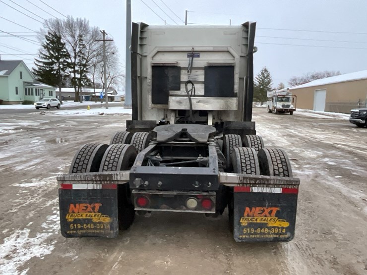 2015-peterbilt-579-image-13