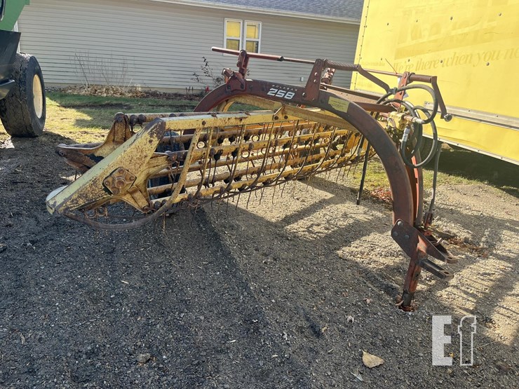 new-holland-258-image-1