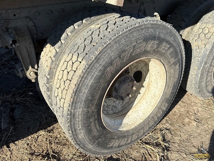 1988-peterbilt-377-image-10