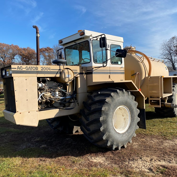 #1300 • Ag-Gator 2004 Injector Applicator (Colfax, WI)