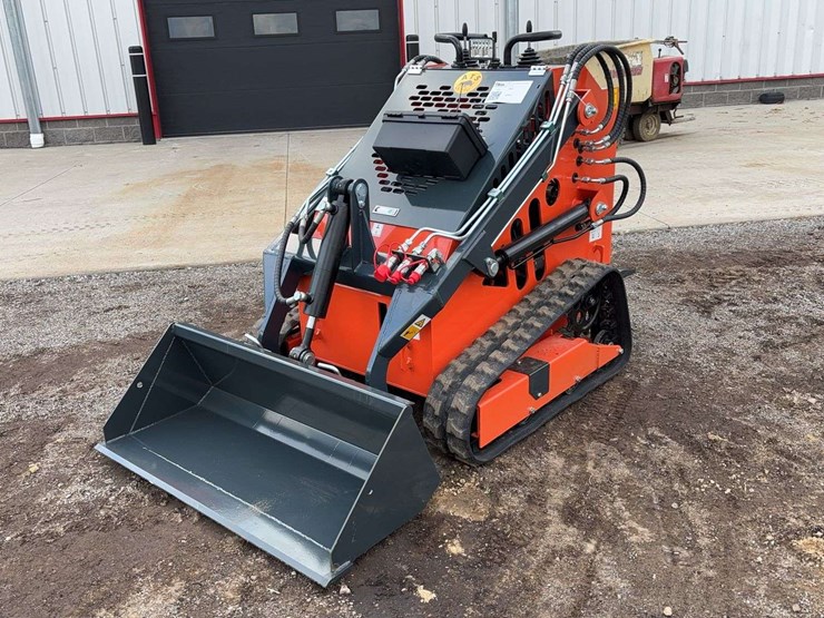 landhero-mini-stand-on-skid-loader-image-2