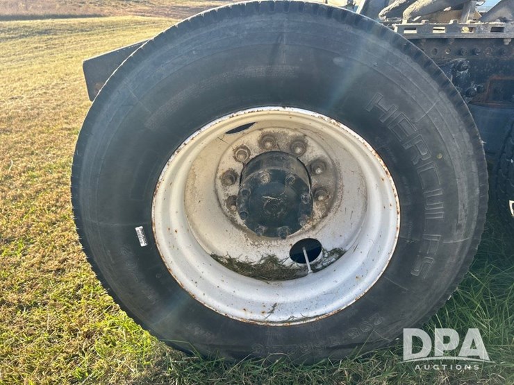 1996-freightliner-fld120-image-35