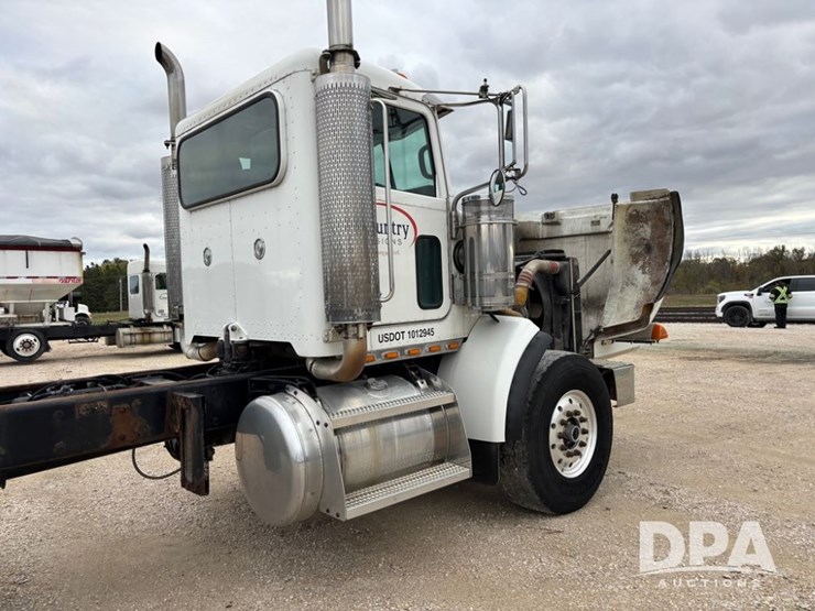 peterbilt-378-image-69