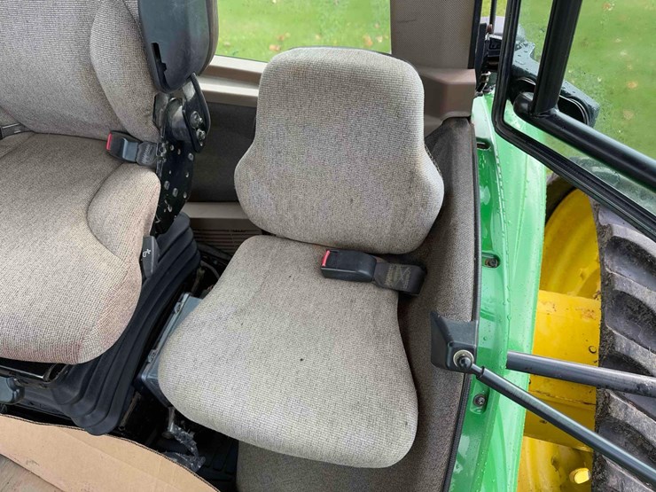 2005-john-deere-8520t-image-48