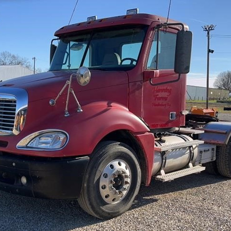 2004 FREIGHTLINER COLUMBIA 120
