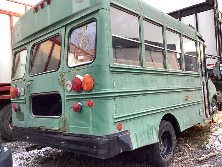 #4676-•-chevrolet-bus-image-4