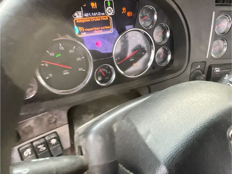 2019-kenworth-t880-image-23