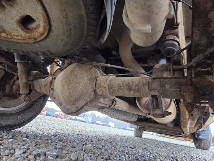 2011-gmc-2500-image-31