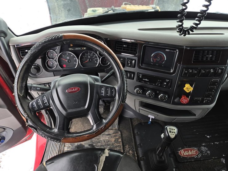 2017-peterbilt-579-image-74