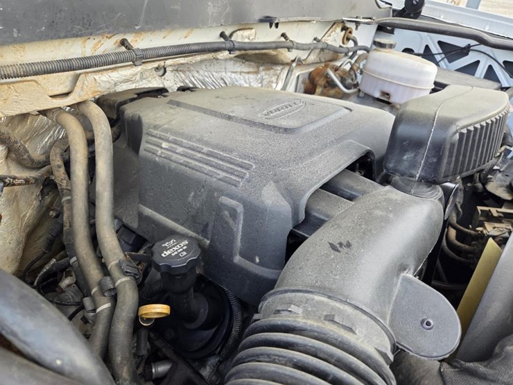 2015-chevrolet-silverado-2500hd-image-40