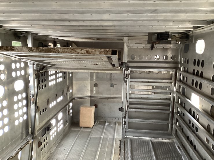 #4675-•-2014-merrit-cattle-trailer-image-24