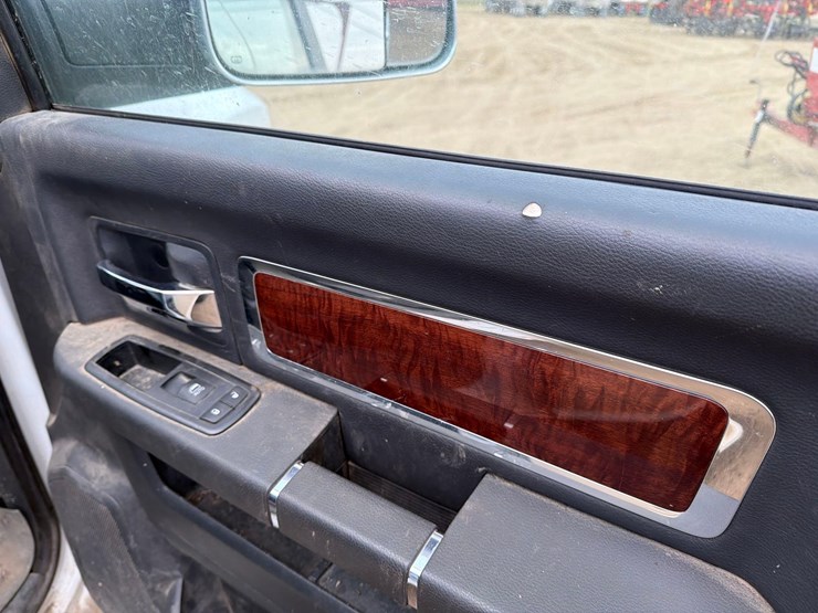 2012-dodge-2500-image-27