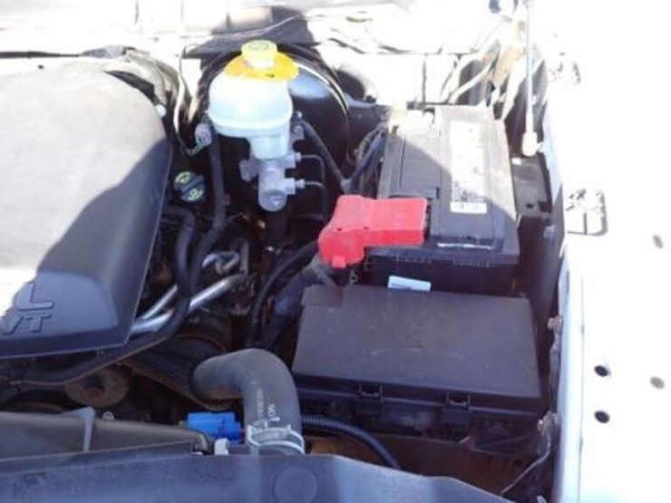 ram-1500-slt-image-14