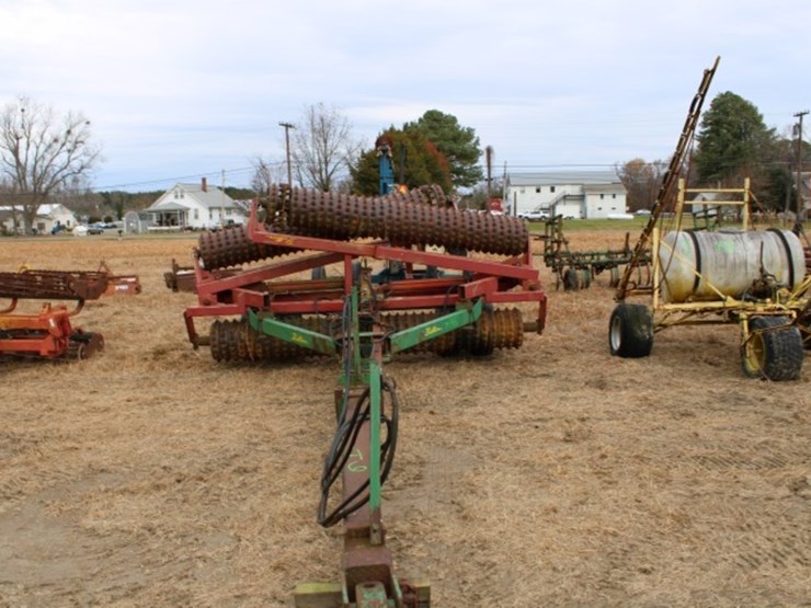 brillion-cultipacker-22'-hoses-worn-tires-worn-image-4