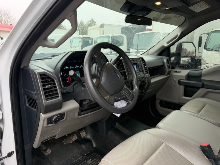 2022-ford-f350-image-14