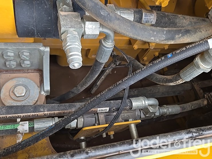 2019-deere-850l-lgp-image-100