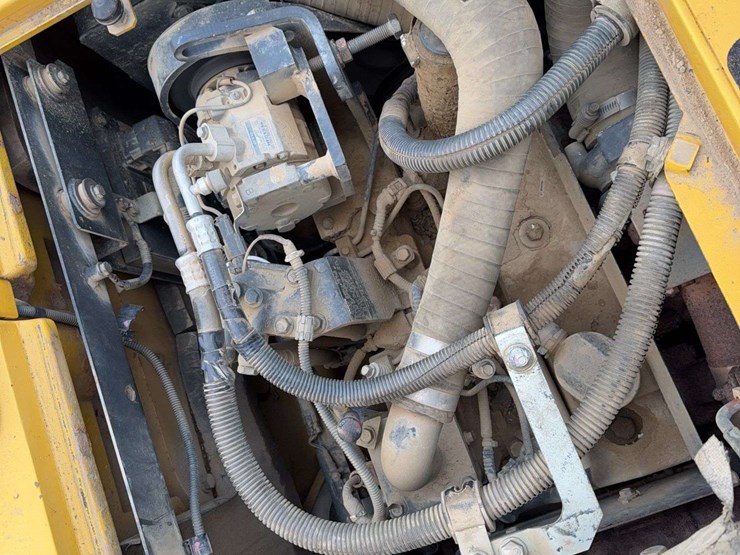 2012-komatsu-pc138-image-42