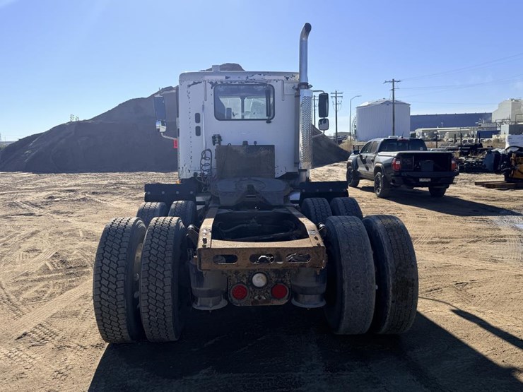 2007-freightliner-columbia-120-image-5