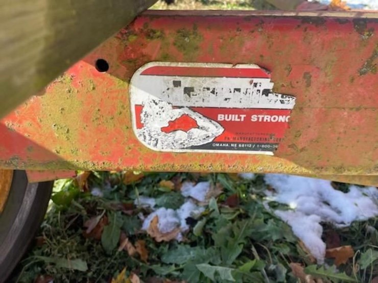 round-bale-wagon-w/8-ton-running-gear-image-4