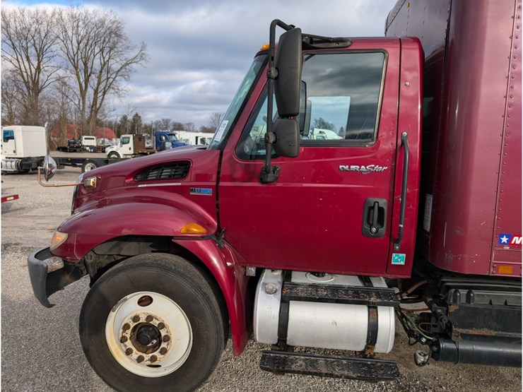 2014-international-durastar-4300-image-11