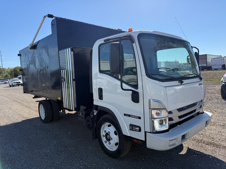 2024-isuzu-nrr-image-7