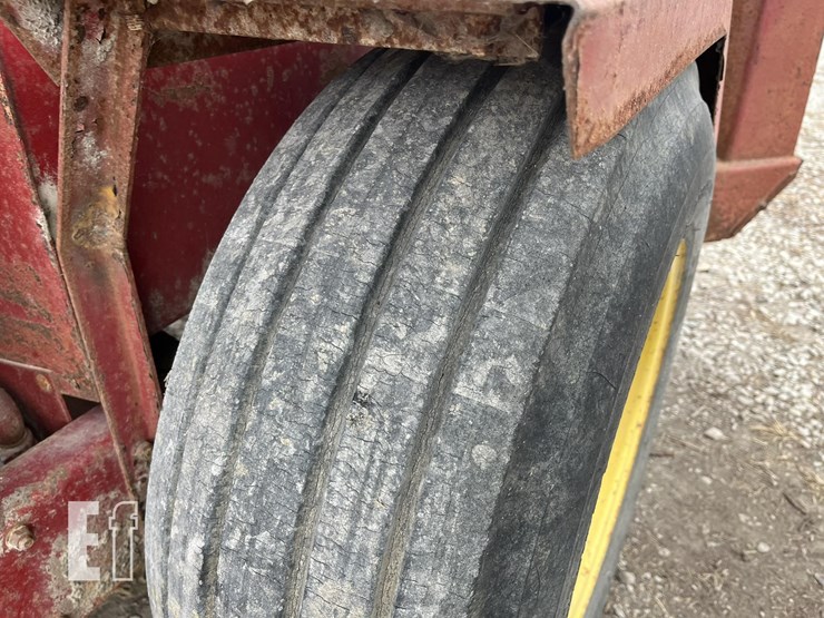 new-holland-354-image-10