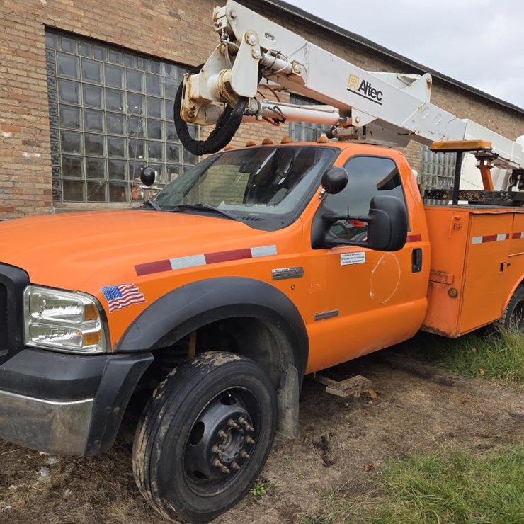2005 FORD F550 XL
