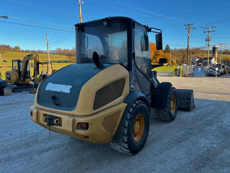 2011-deere-204k-image-5