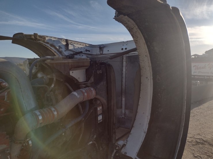 peterbilt-389-image-25