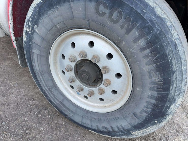 2004-peterbilt-357-image-13