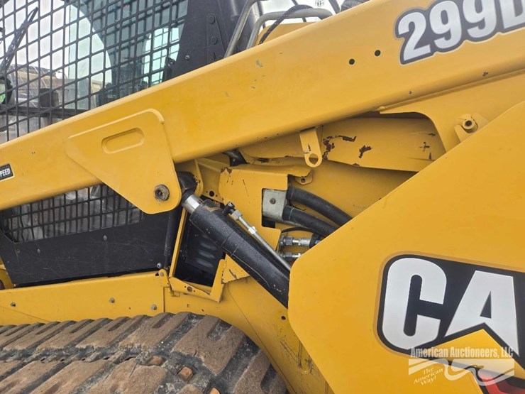 2020-cat-299d3-xe-skid-steer-image-13