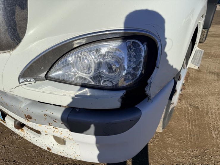 2007-freightliner-columbia-120-image-18