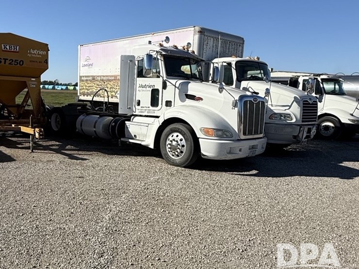 peterbilt-386-image-3