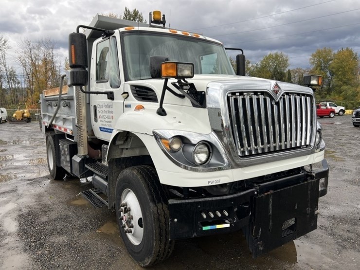 2013-international-7500-s/a-dump-truck-image-2